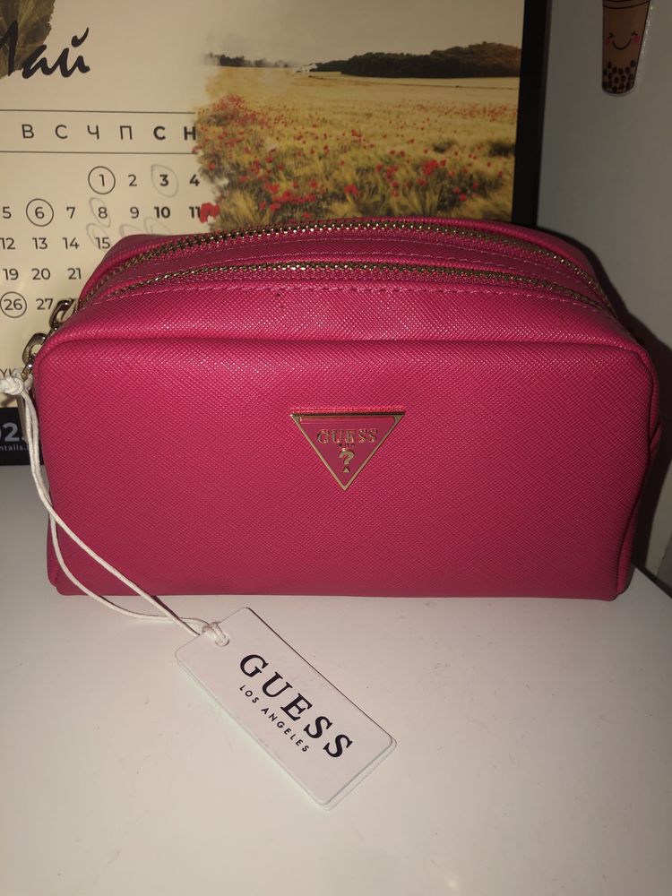Оригинален несесер Guess