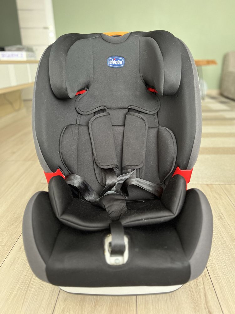 Автокресло Chicco Youniverse Jet Black (9-36кг)