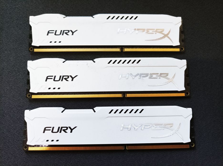 Комплект Kingston HyperX FURY White 12Gb DDR3 1866MHz XMP