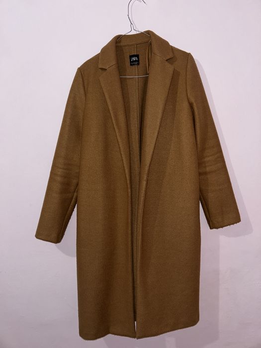 Palton bej Zara de toamna