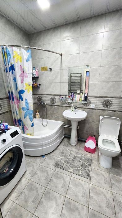 Квартира чотилади 3 хона 5 каватда 90 м2 55 500$