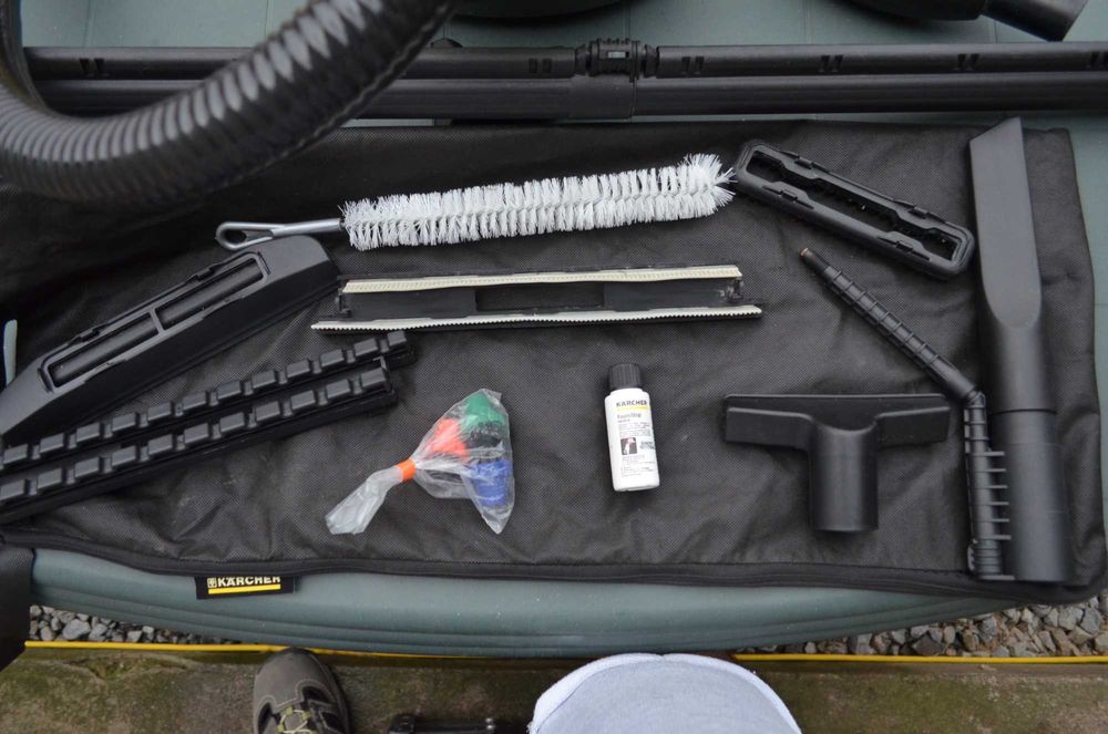 Aspirator profesional cu aburi Karcher SV 7