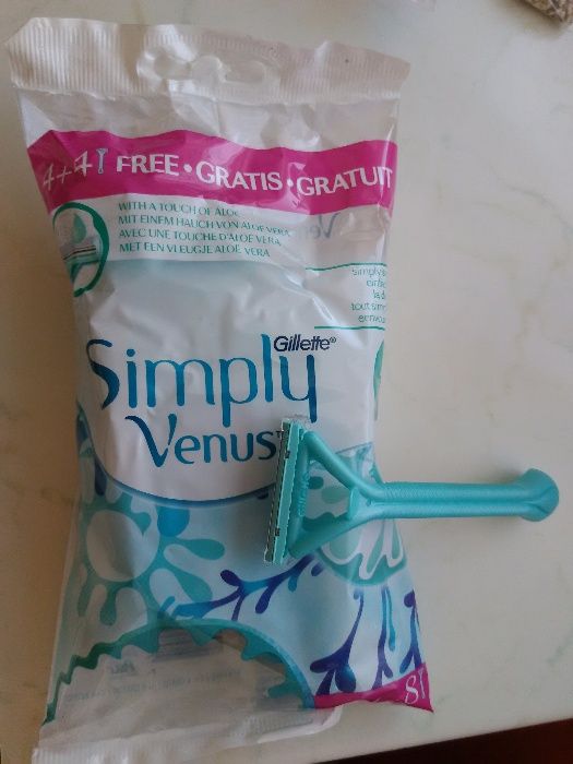 Продавам дамска самобръсначка Gillette Simpli venus с две ножчета