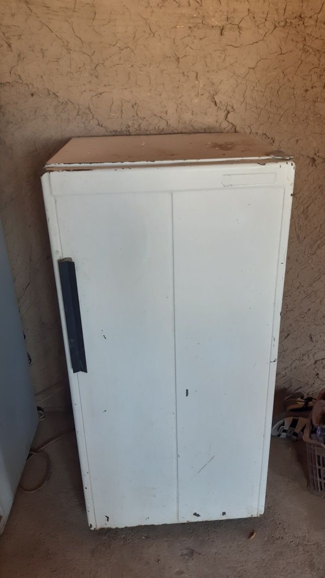 Продам советский старый холодильник маленкий