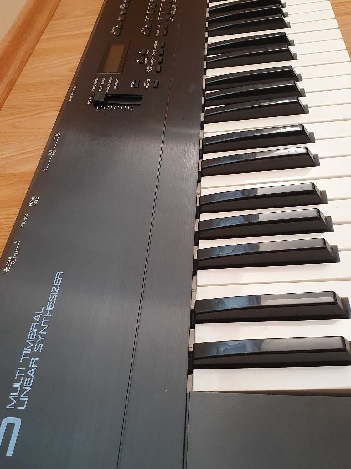 Sintetizator vintage Roland D5