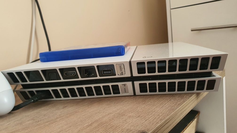PlayStation 4 500g бял