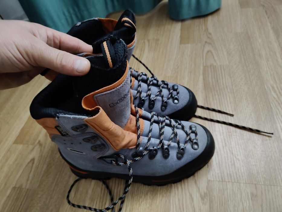Bocanci de munte dama Lowa Goretex,mărime 38