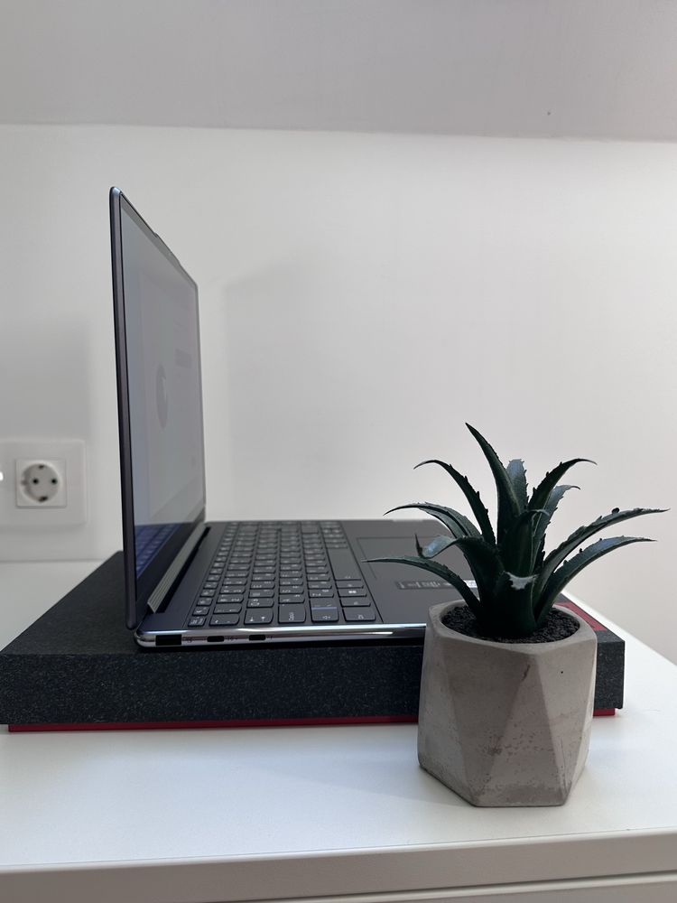 Лаптоп Lenovo Yoga 9i, 2 в 1, Aura Edition