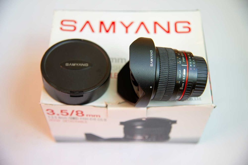 Обектив SAMYANG 8 мм за NIKON F (кропка)