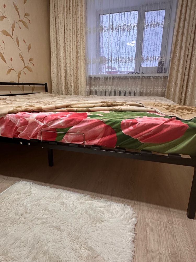 Продам кровать с матрасом