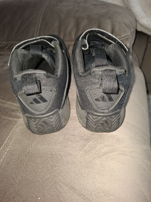 Vând încălțăminte Adidas 39.5