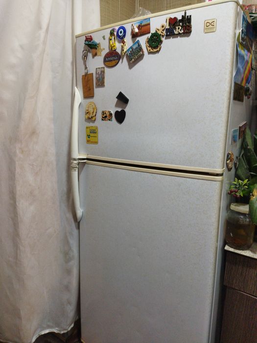 Холодильник большой