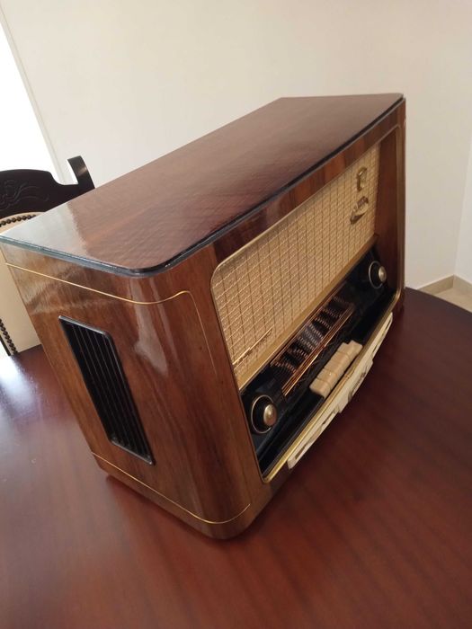 Radio pe lampi Grundig/reparat-restaurat