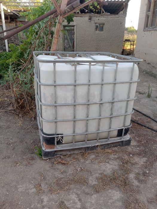 Продам ёмкость 1одна тонна