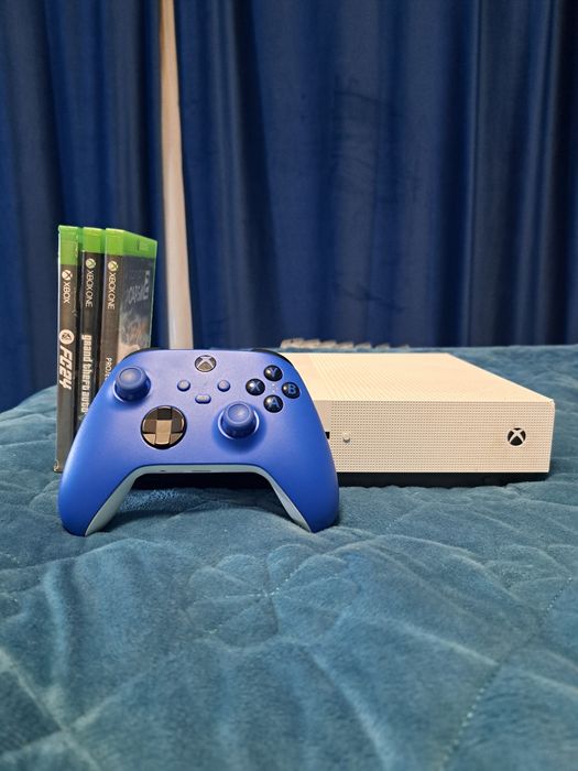 Vând Xbox one S ca nou  culoare alb