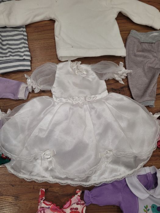 Дрешки за кукла + кукла + чувалче