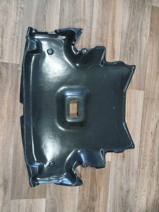 Кора под двигател Мерцедес W203 C класа