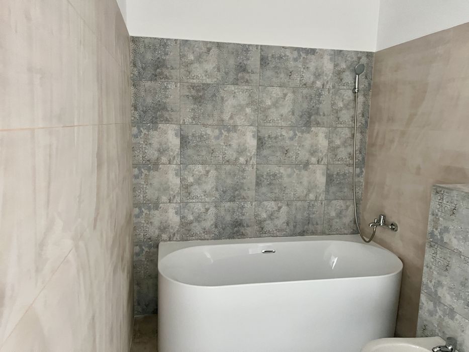 Apartament in bloc NOU!!! Posibilitate spatiu comercial sau locuinta.
