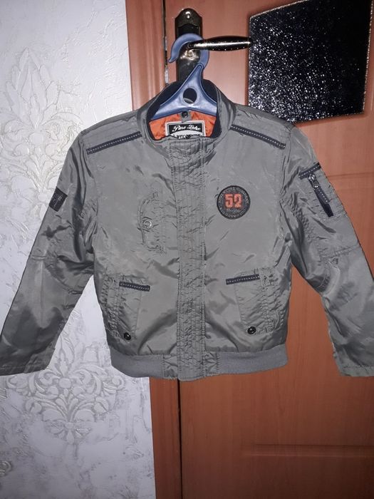 Фирменная куртка на мальчика 7-8лет на рост 134 см.