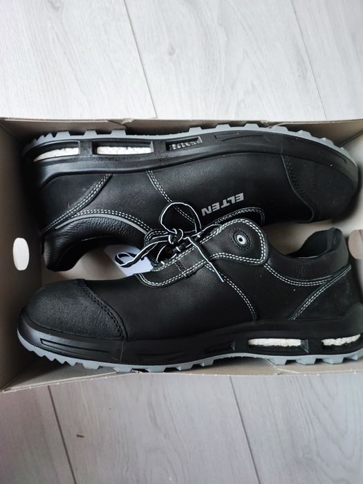 Bocanci de lucru cu bombeu metalic