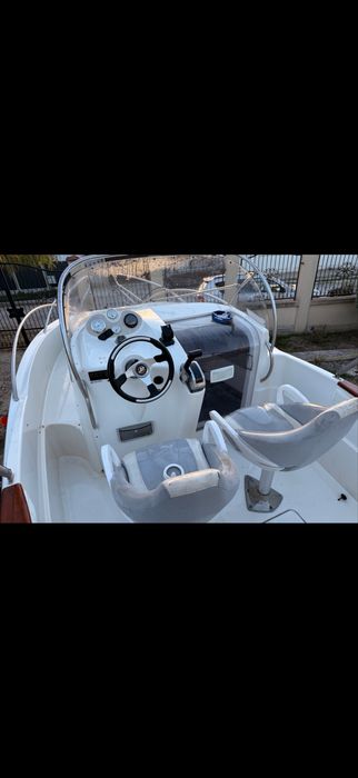 Barca quicksilver cu peridoc