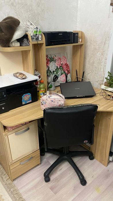 Продам компьютерный стол