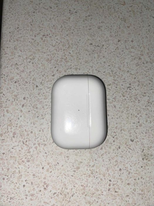 air pods pro първа  генерация (само дясна слушалка)