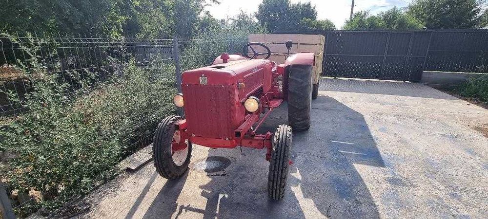 Tractor Mccormick 45 cp cu  remorca aro
