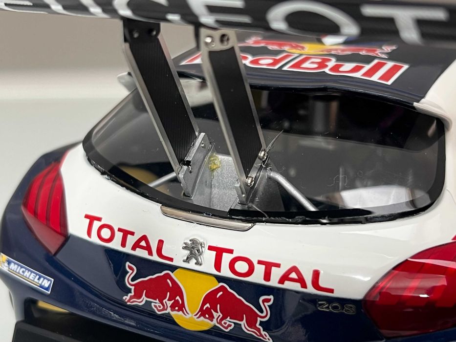 Macheta Auto 1/18 Autoart Peugeot 208 T16 Pikes Peak Loeb
