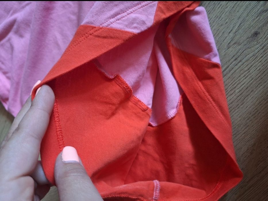 Adidas Дамска Тениска с Червен Акцент