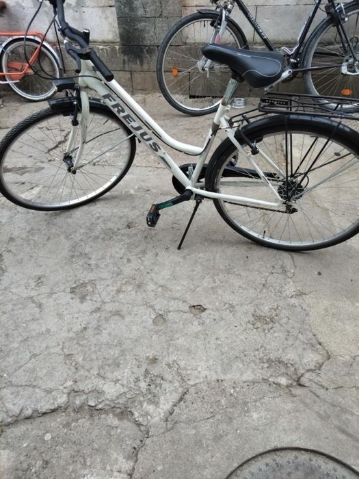 Vind bicicleta buna in stare buna