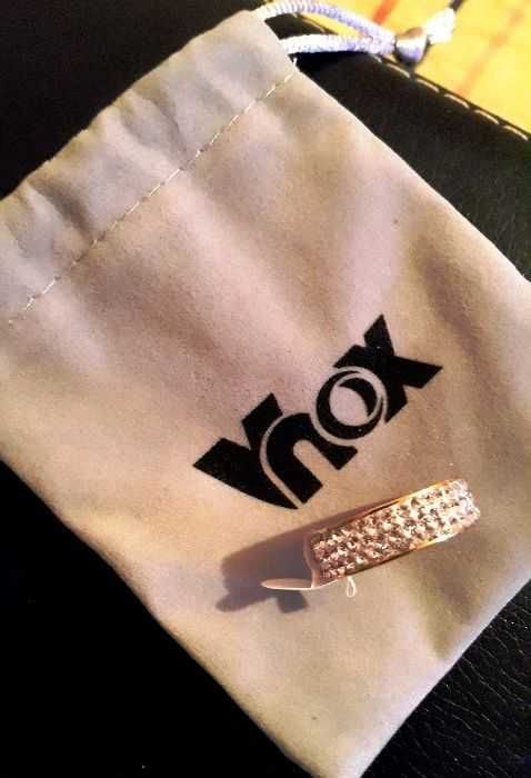 Кольцо из нержавеющей стали с кристаллами кубического циркония
8 500 ₸