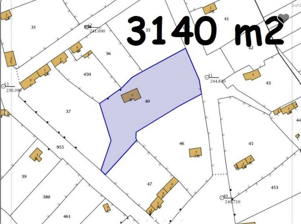 Продава стара къща с 3140 м2 двор в с. Войводино
