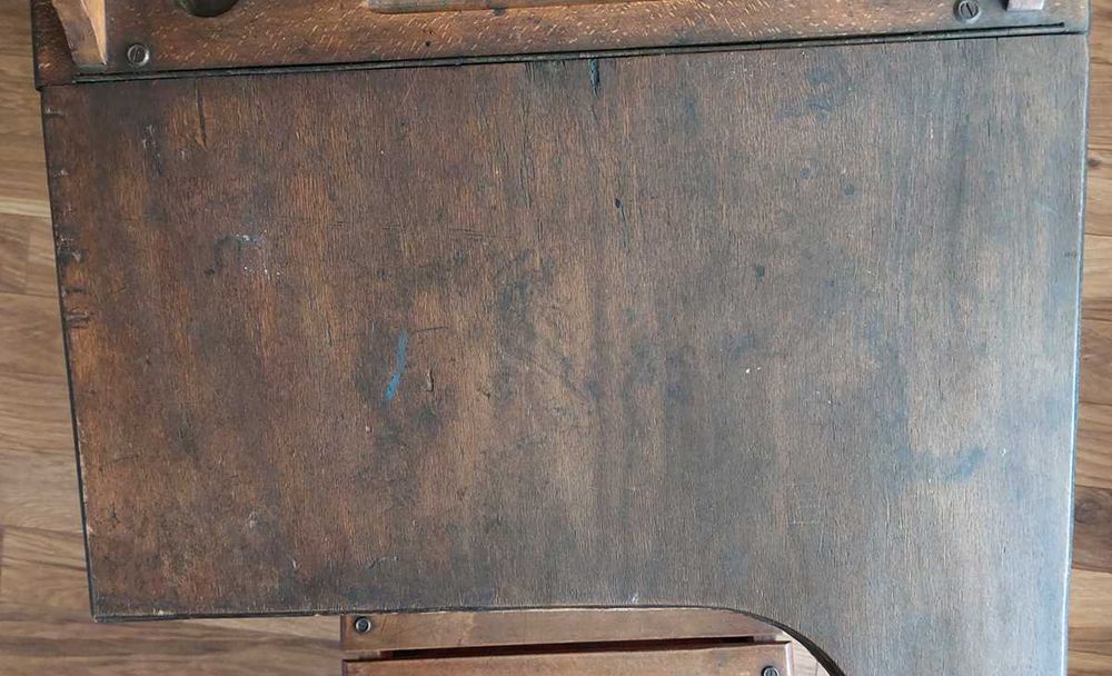 Старинен дървен ученически чин