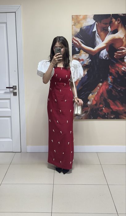 платье нарядное.