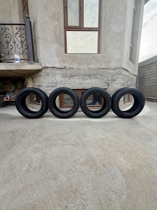 Зимние шины б/у 235/60 R18