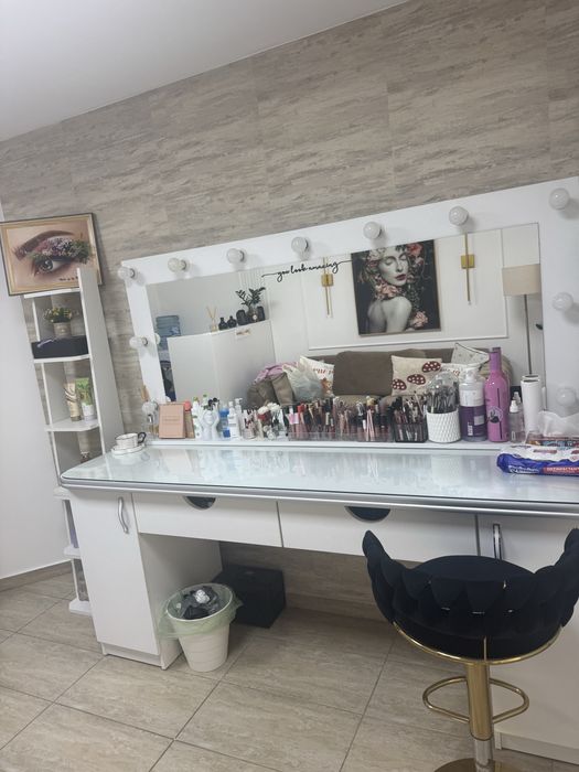 Masa machiaj cu becuri