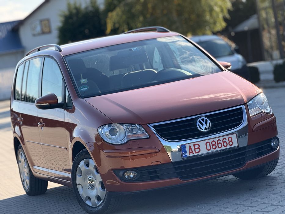 Vând Volkswagen touran an fabricatie 2010