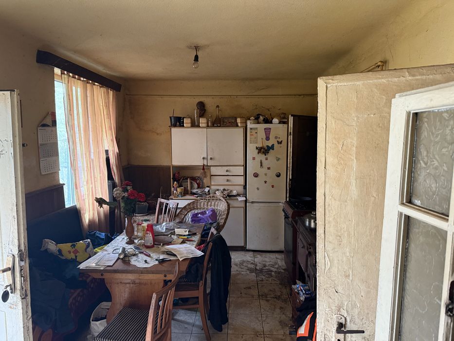 Vand casa in Reghin la curte comuna la pret de apartament in Reghin