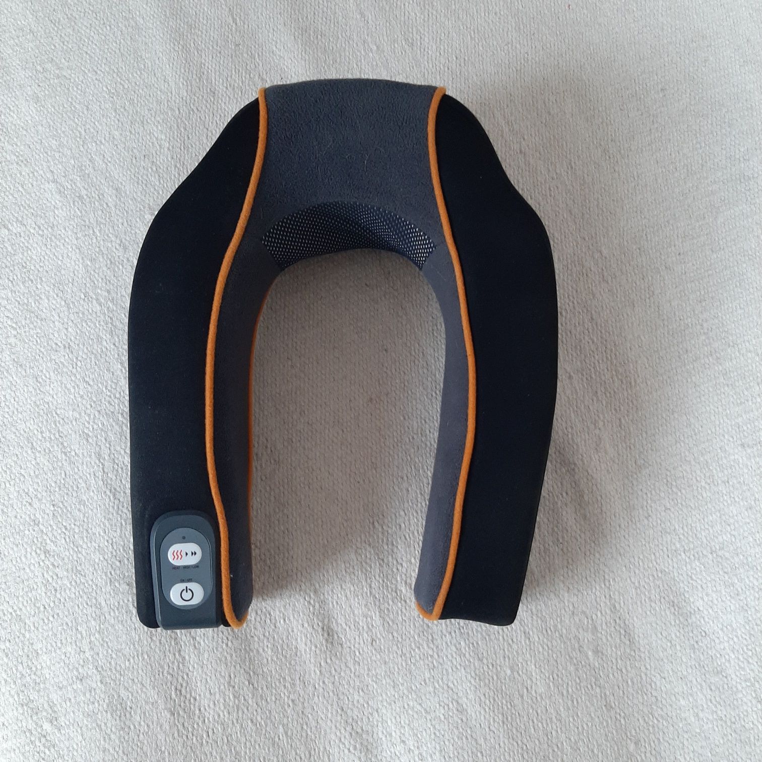 Aparat de masaj cervical portabil, electric, cu incalzire