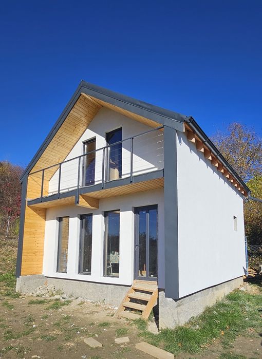 Vând teren cu cabana zona Cristian