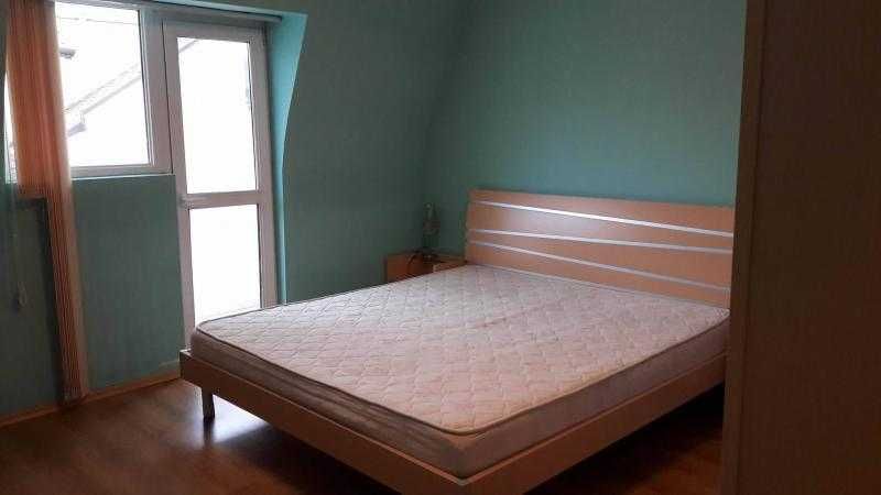 Топъл, светъл и просторен! Двустаен апартамент под наем в Центъра!