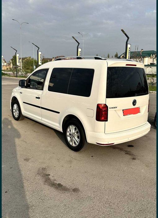 Wolksvagen Caddy Trendline maslo holatda