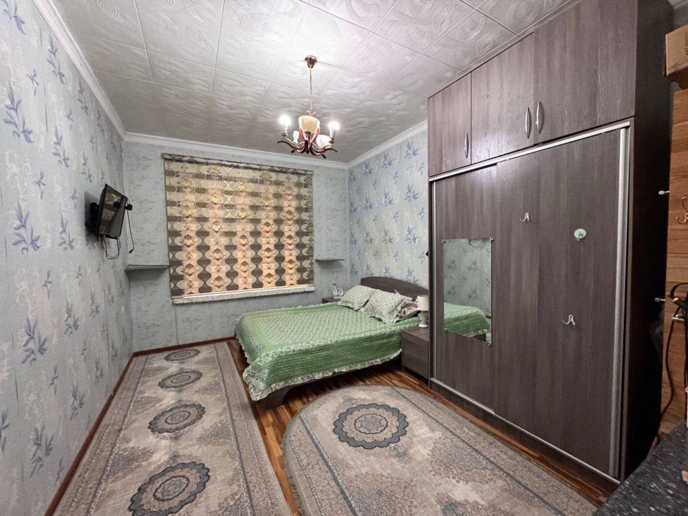 Мирабад Uy sotaman gishtliuy 1 qavat ogorod garaj tapchan bor Mirobod