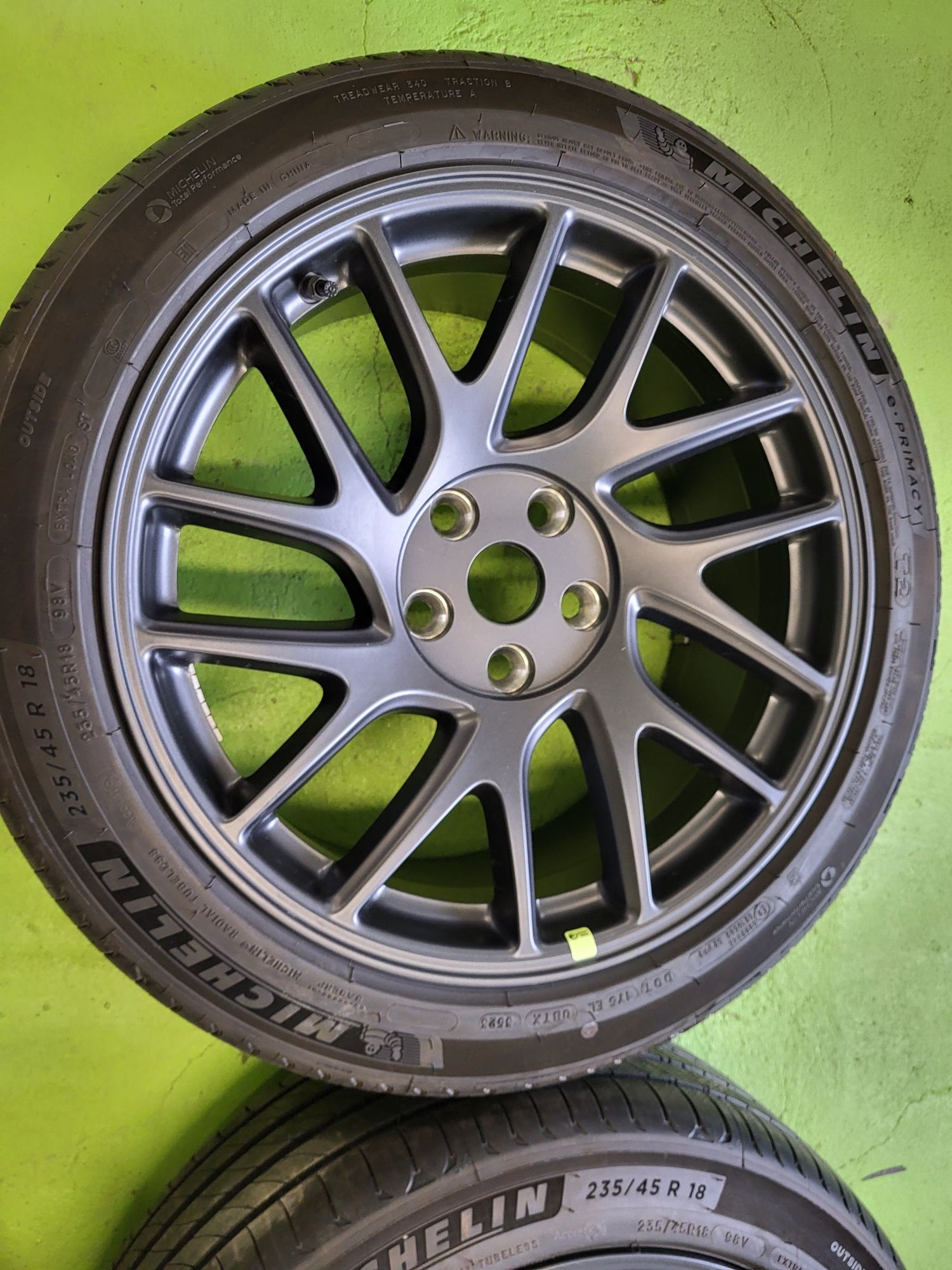 18 5x114.3 Tesla Model 3 235/45/18 Michelin летни гуми 5х114.3 тесла