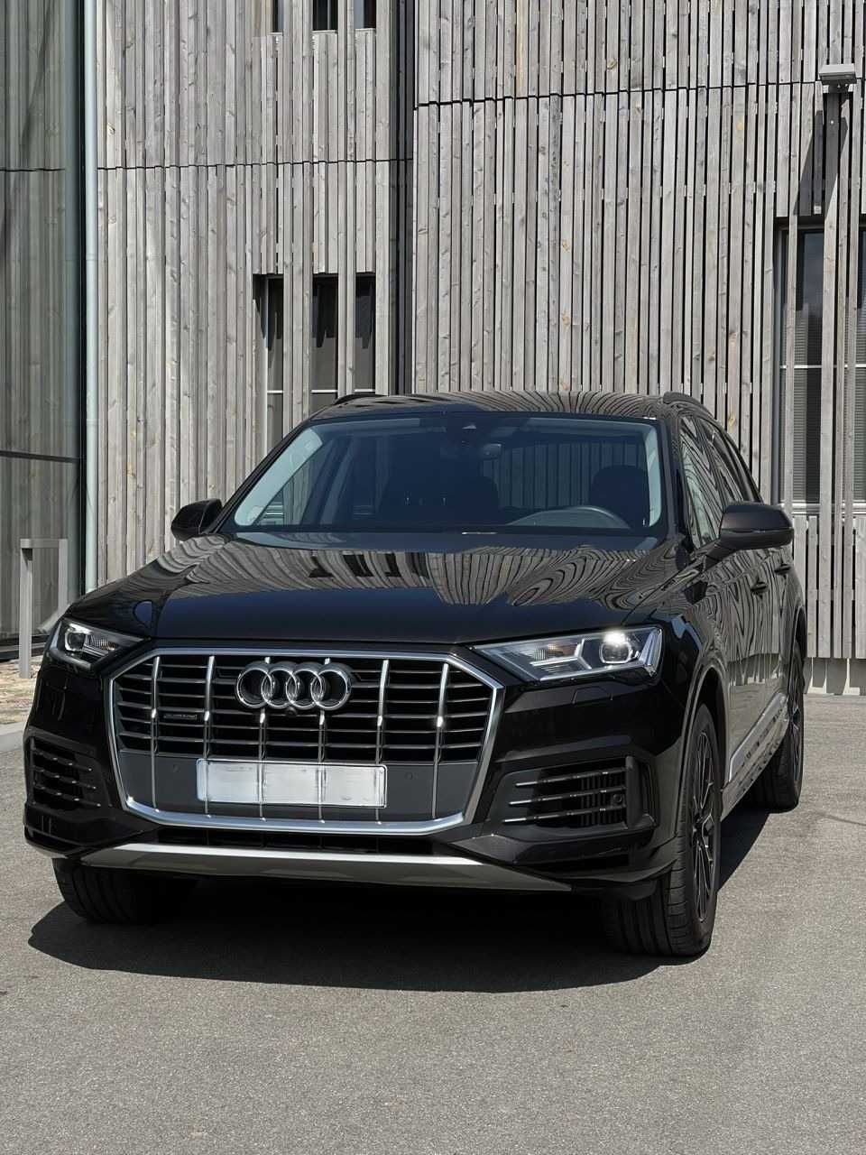 Продам отличный автомобиль AUDI Q7