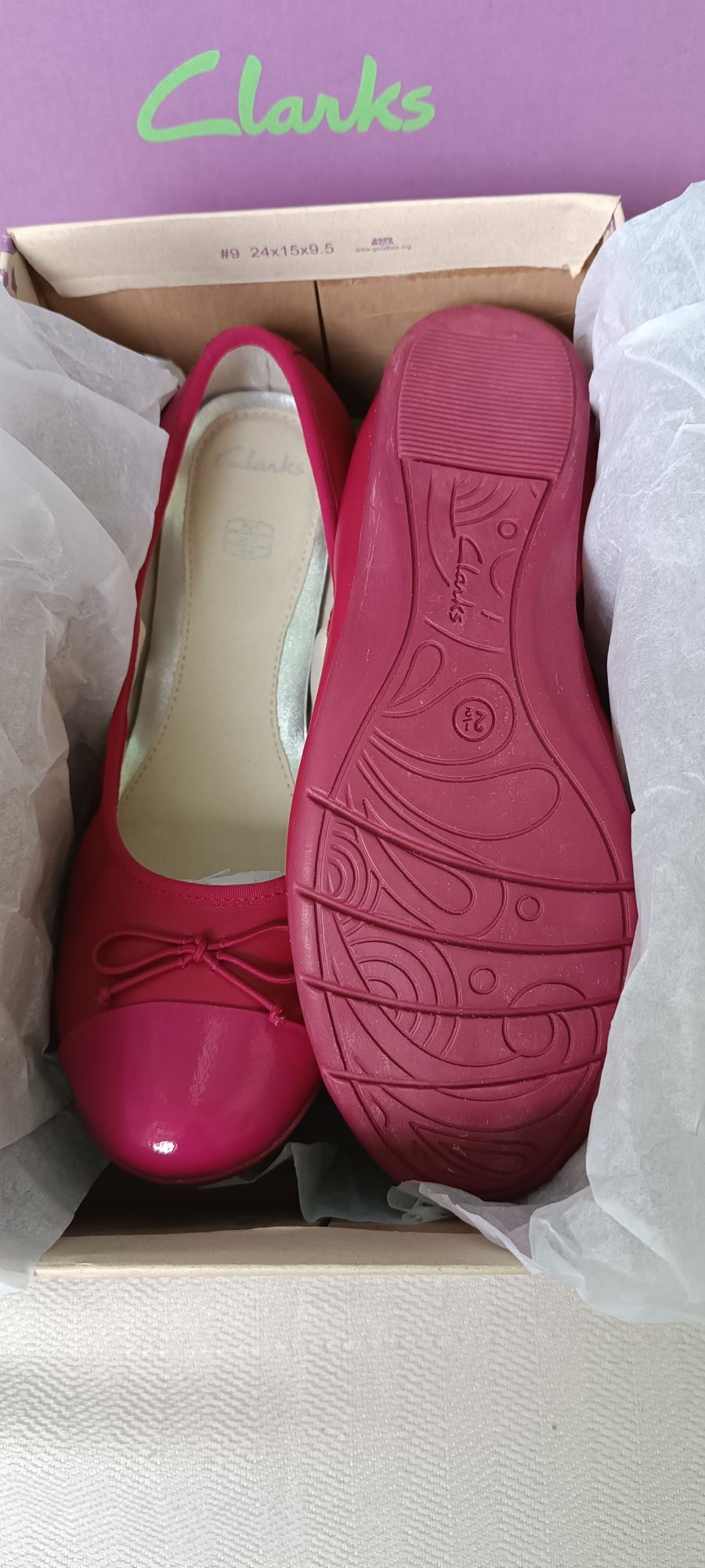 Clarks. Нови оригинални обувки, ном. 33 и 35