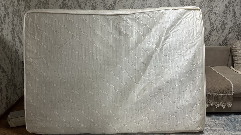 Продам матрас пружинный