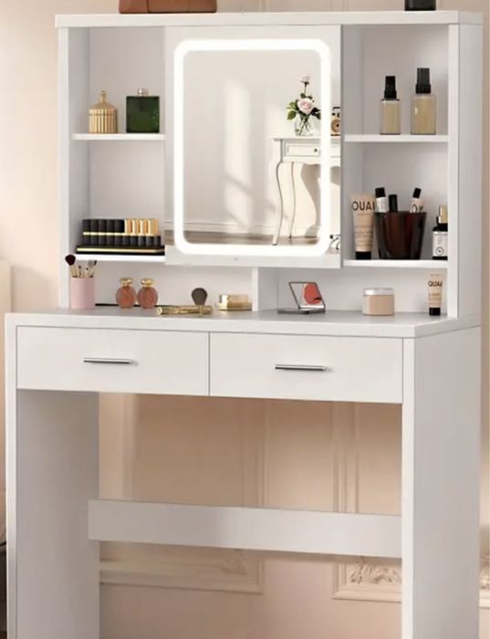 Модерна бяла тоалетка за грим