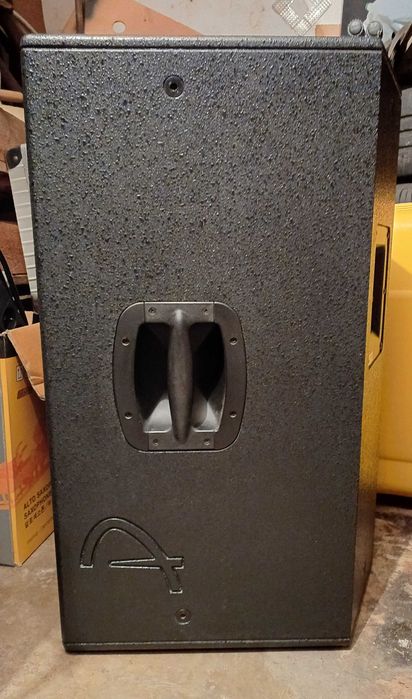 Boxe DB Arena 15 ca noi , cu huse originale.